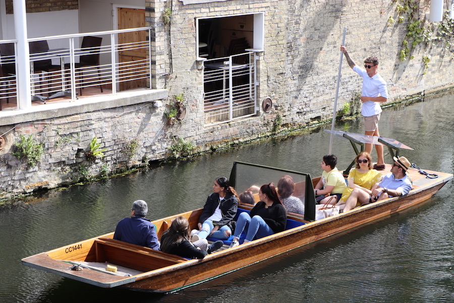 cambridge river Cam Magdalene Bridge 