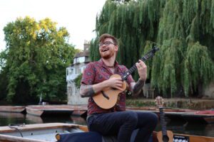 Ukelele Simon - Music on the river with Lets Go Punting