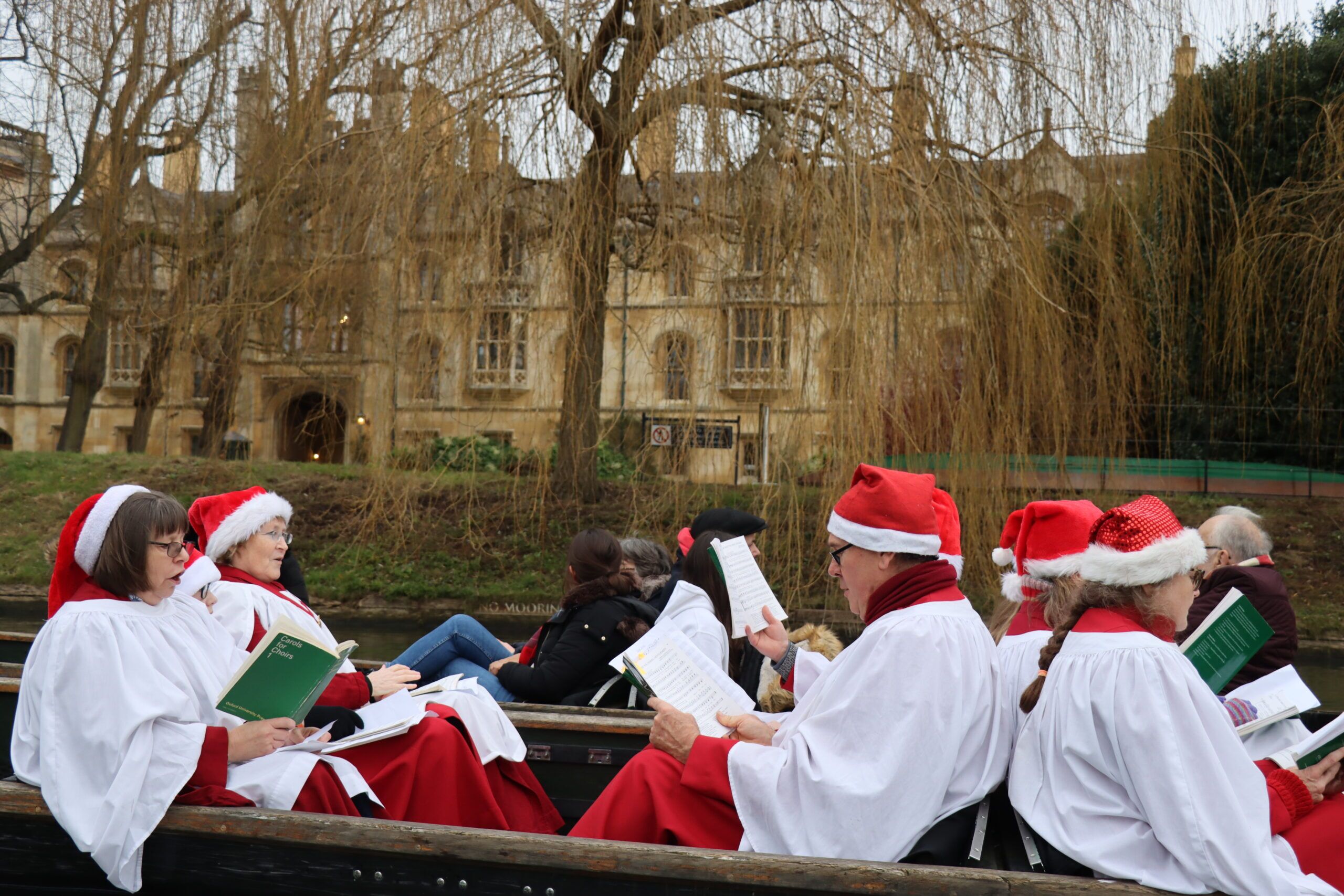 punting cambridge christmas carols on the river 2024
